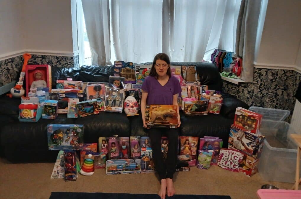 Teenager saves for one year to buy toys for children who need them most